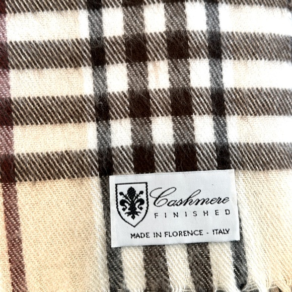 Cashmere LV Color Scarf - Picture 2 of 3